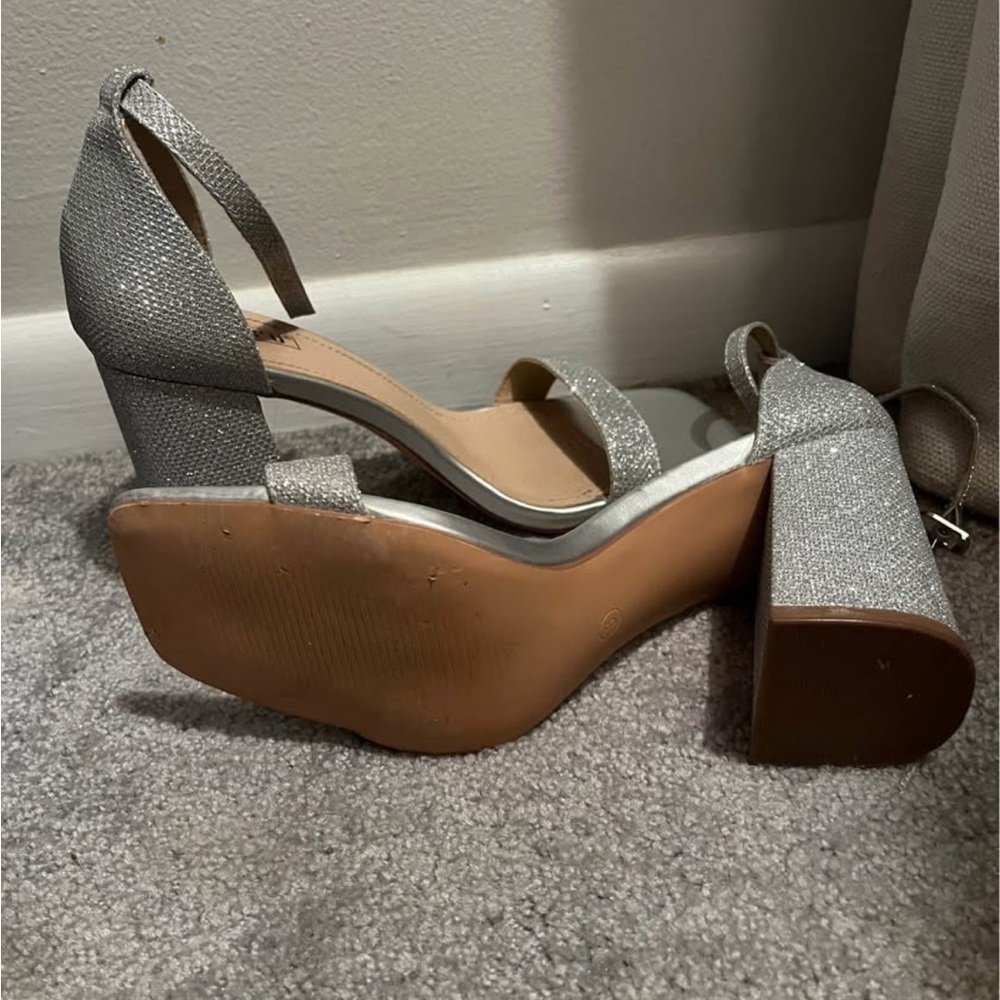 IDIFU Silver Heeled Sandals with Ankle Strap